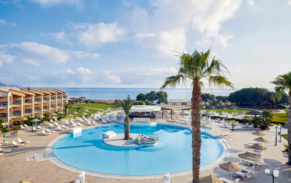 Poolbereich im Hotel Candia Maris Kreta