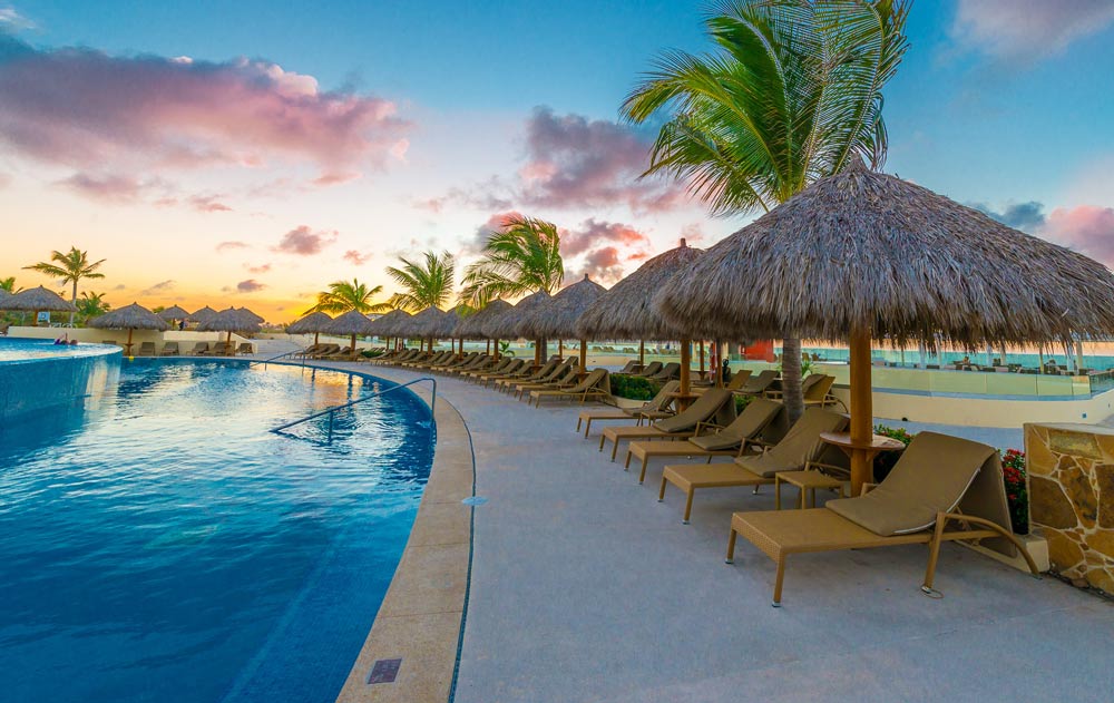 Poolbereich eines Hotels