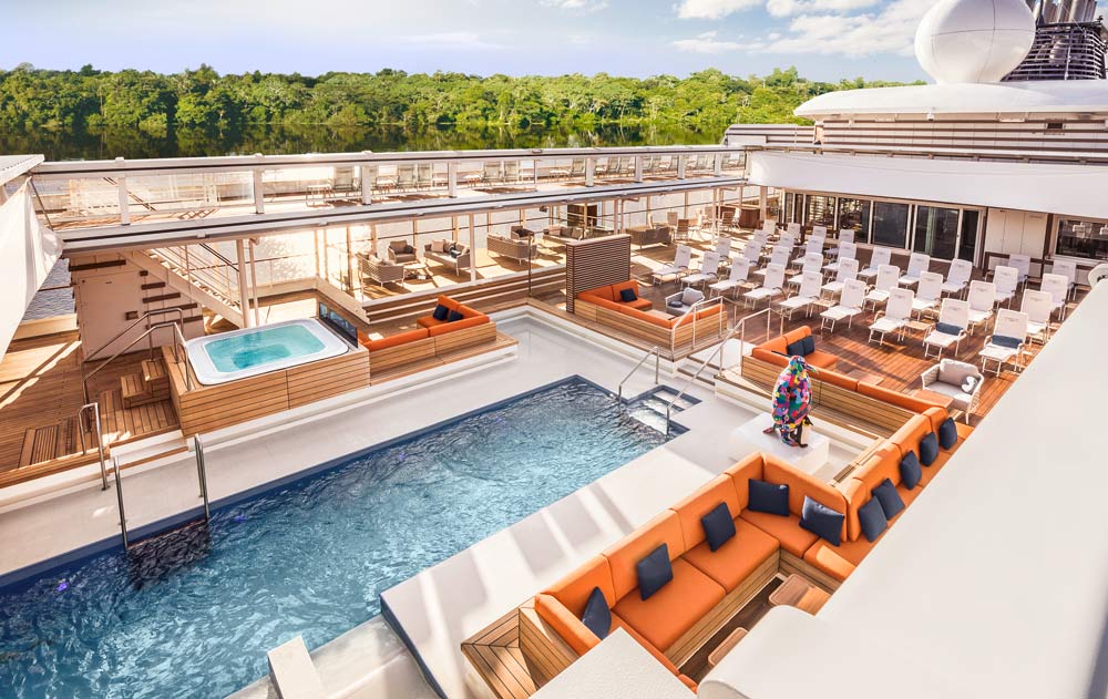 Deck eines Hapag Lloyd Cruises Kreuzfahrtschiffs