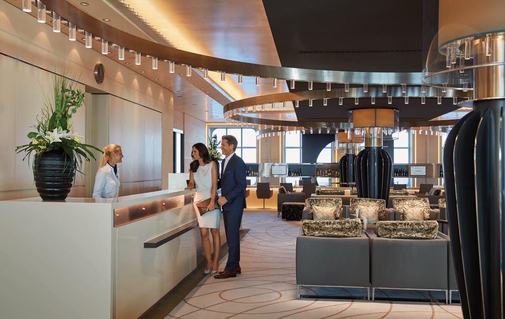 Lobby auf einem Hapag Lloyd Cruises Kreuzfahrtschiff