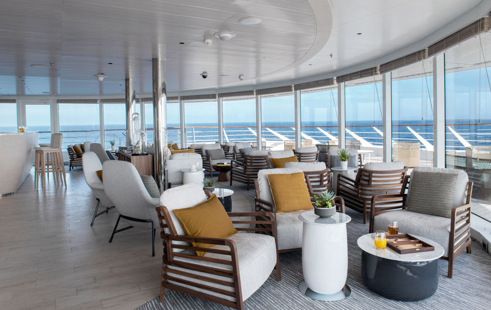 Café in einem PONANT Kreuzfahrtschiff