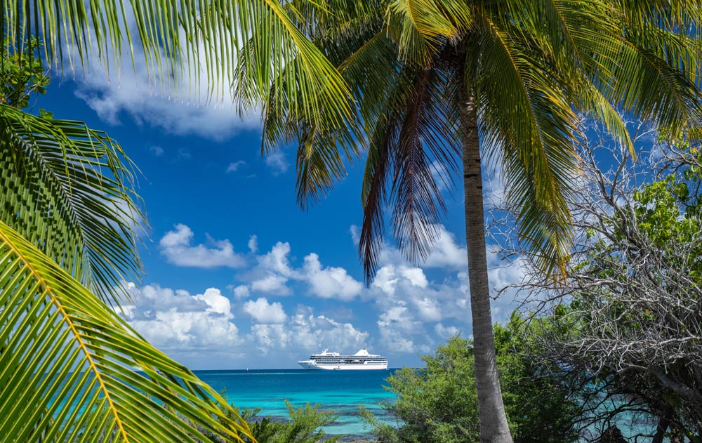 PONANT Kreuzfahrtschiff in den Tropen