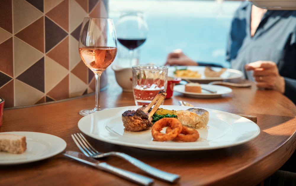 Essen auf einem TUI Cruises Kreuzfahrtschiff